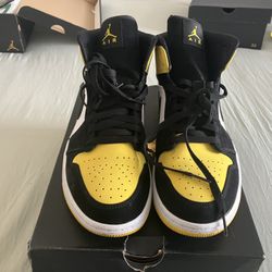 Air Jordan 1 Mid SE Size 11