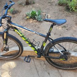 Black/green Scott Mountain Bike