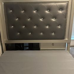Silver/Grey Queen Bed Set