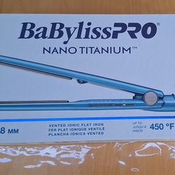 Babyliss PRO NANO TITANIUM  1-1/2" Hair Flat Iron