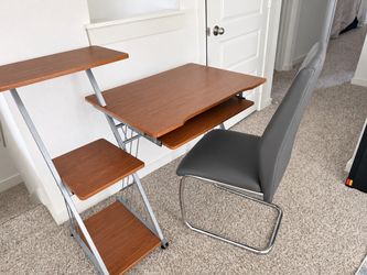 Computer Desk with Chair Available (GREAT CONDITION)