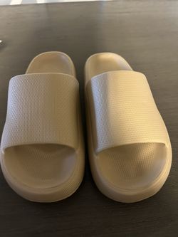 Sootheez Sandals  Size 39-40  (7w)