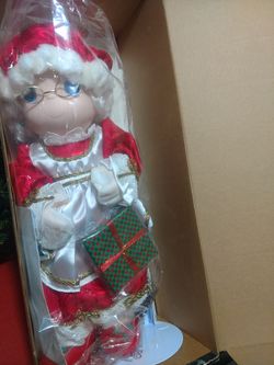 Prescious Moments Collectible Porcelain Mrs Claus Doll (New In Original Box And Certificate)