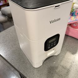 VOLUAS Automatic Cat Feeders - Timed Pet Feeder for Cats and Dogs with Dry Food Dispenser, Desiccant Bag, Programmable Portion Control, 4 Daily Meals,