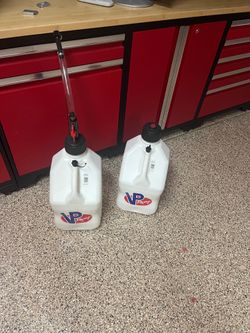 2----5.5 VP RACING GAS JUGS