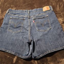 WOMAN'S  LEVI   SHORTS (3pairs) 