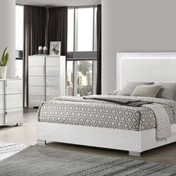 Brand New White 4pc Queen Bedroom Set (Available In Eastern King)