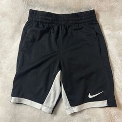 Boys Nike black white athletic basketball shorts size medium