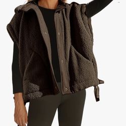 Brand New Women’s Brown Sherpa Vest with pockets, size small🤎