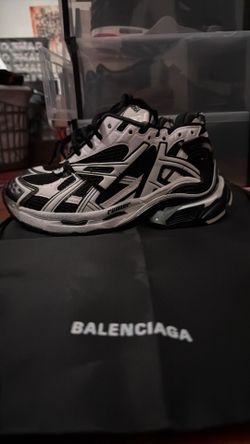 Balenciaga runner size eur37