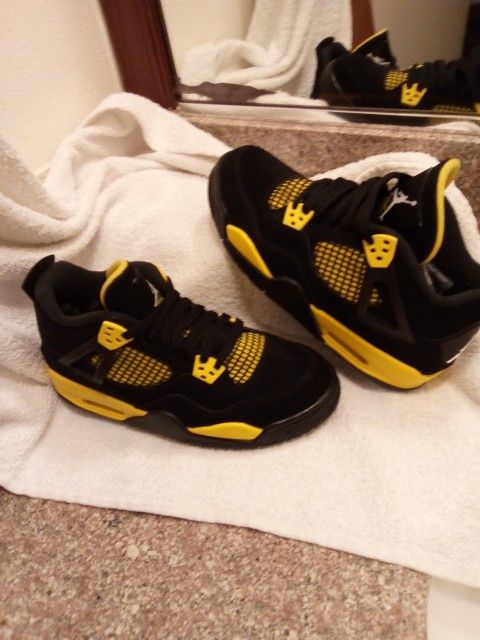 RETRO 4 JORDANS BRAND NEW