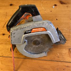 Black & Decker One And A Half Horsepower 7 1/4 Circular Saw