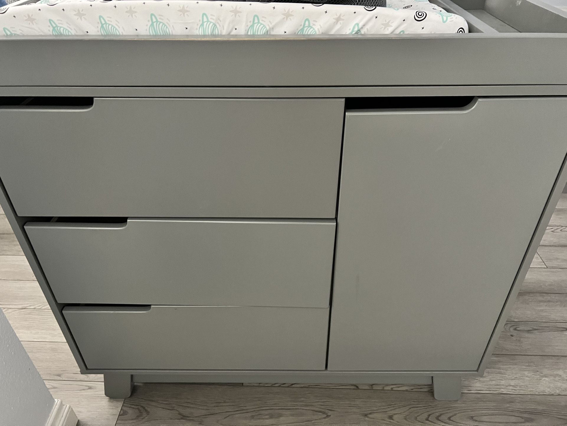 Babyletto Hudson 3-Drawer Changer Dresser with Removable Changing Tray in Grey, Greenguard Gold Certified