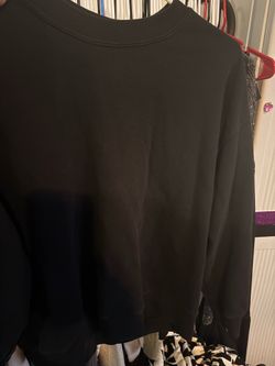 UNI QLO black crewneck