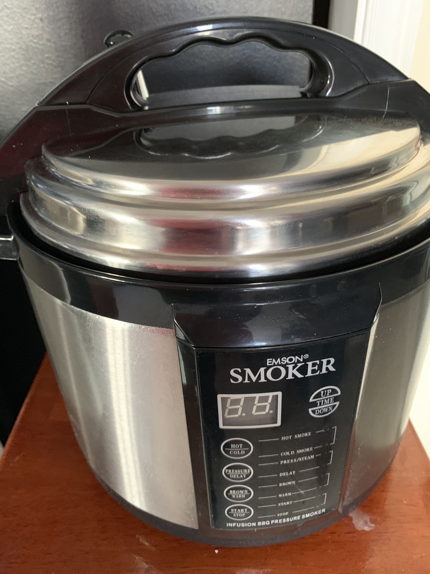 Emson 5-Qt. Electric Indoor Pressure Cooker Smoker