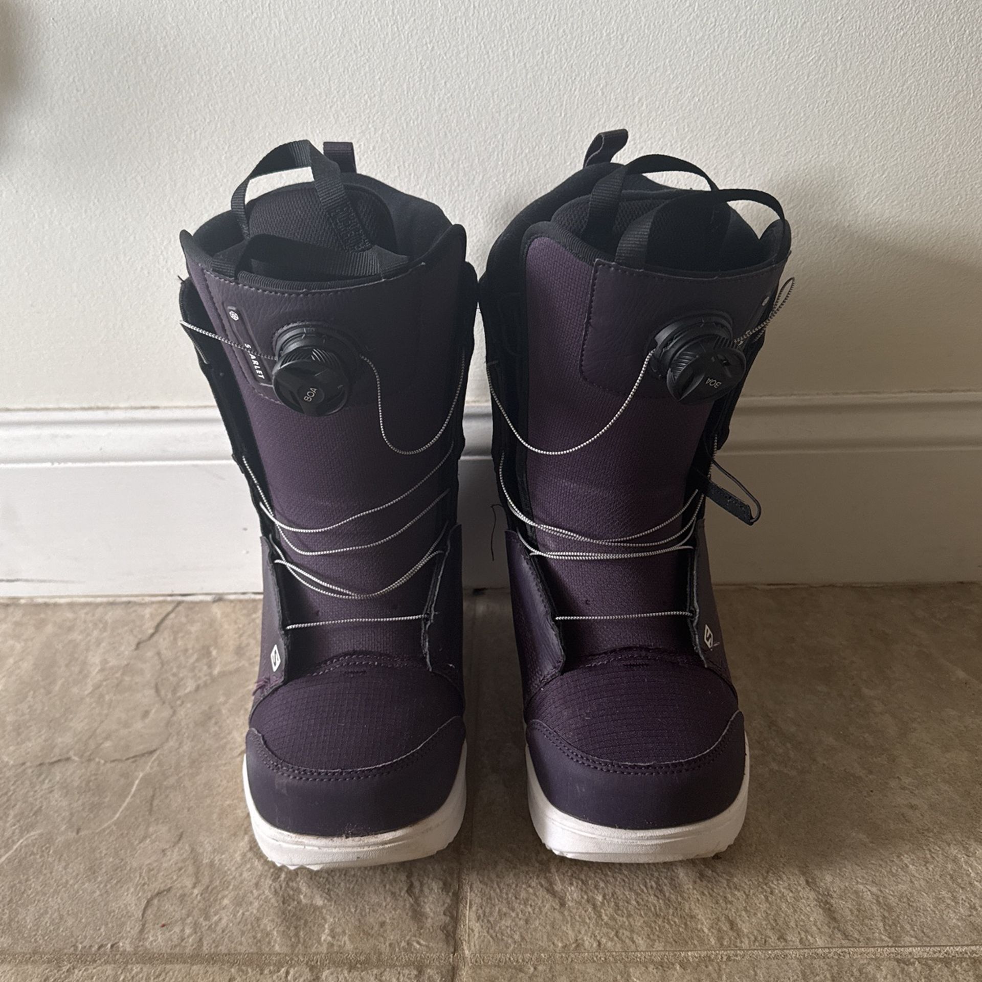 Size 8.5 Salomen Women’s Snowboarding Boots