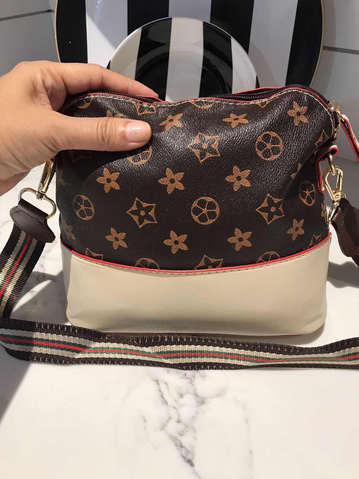 Big prints flower shells classic shoulder bag brown/beige color $12