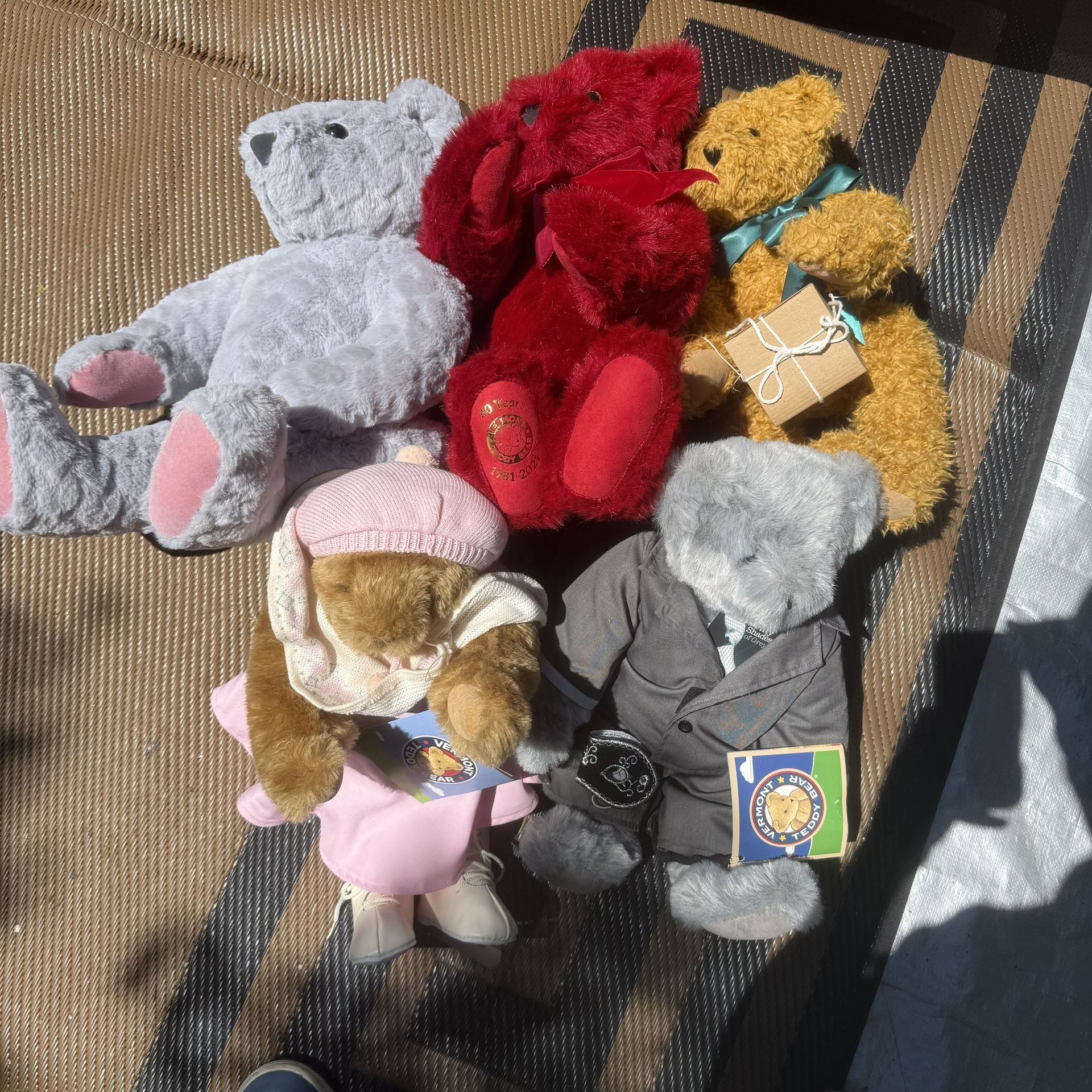 Vermont Bear Company Plush Lot x35 Bears