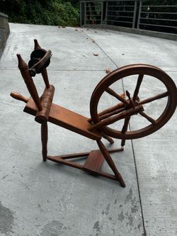Early American working spinning wheel
