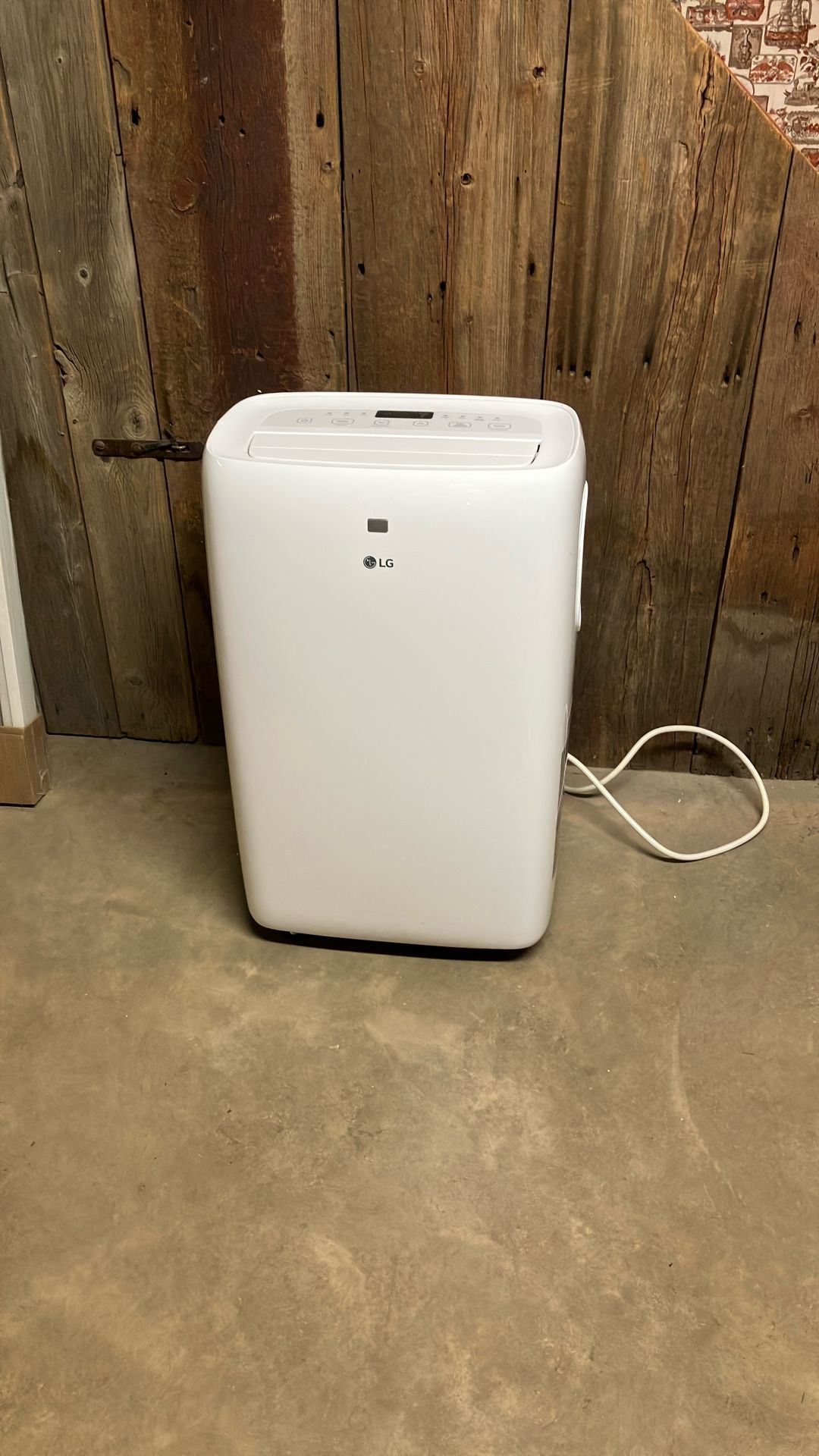LG Portable Air Conditioner Model LP0621WSR