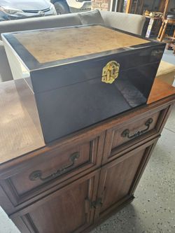 Jewelry box