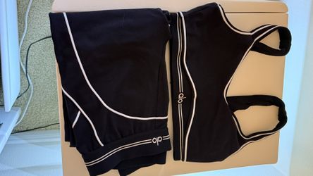 Alo Workout Leggings + Top (Black/White Stitching) Matching Set 