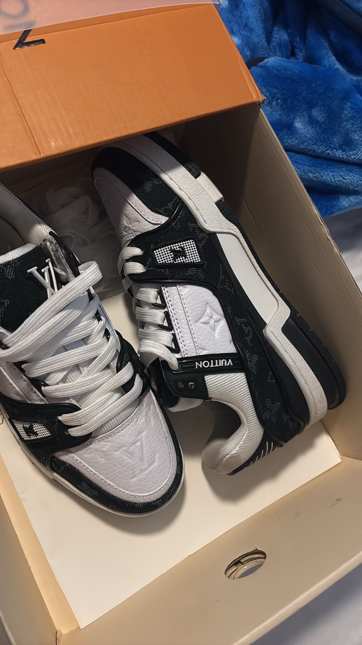 Lv arch light sneaker