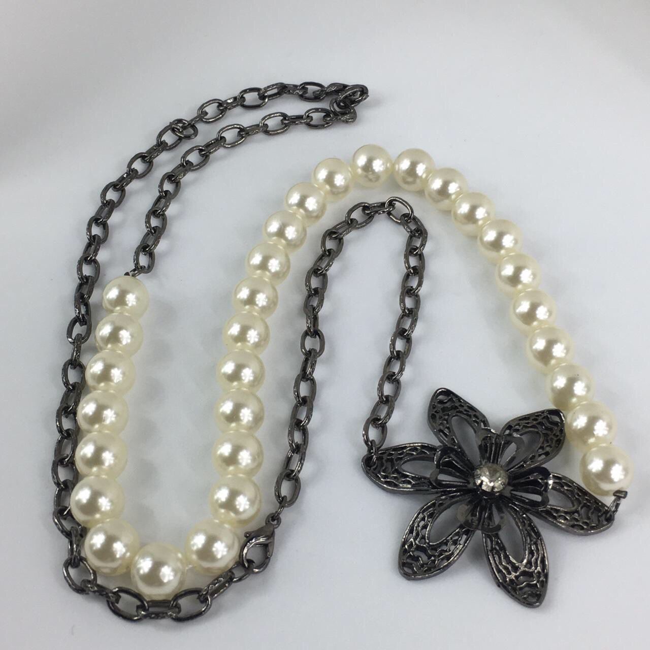 BEAUTIFUL WOMENS PEARLS NECKLACE 30” LONG