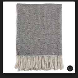 Gray Herringbone Pattern Thrown Fringe Blankets- Sari Lifestyle 