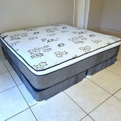 NEW KING-SIZE PILLOW TOP MATTRESS AND BOX SPRING 💤
