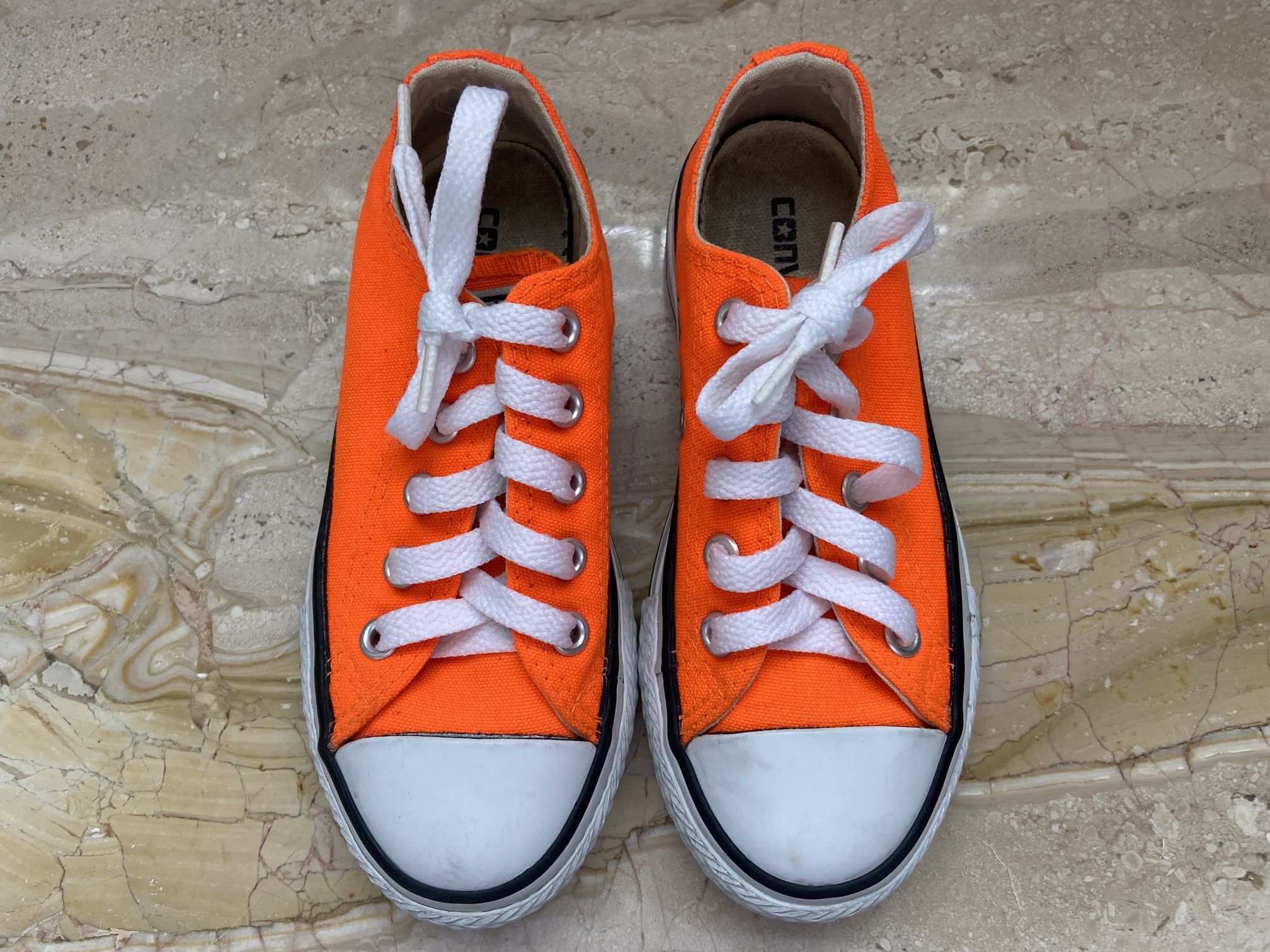 beviser pengeoverførsel ufravigelige KIDS CONVERSE CHUCK TAYLOR ALL STAR NEON ORANGE SIZE 10 1/2 KIDS for Sale  in Las Vegas, NV - OfferUp