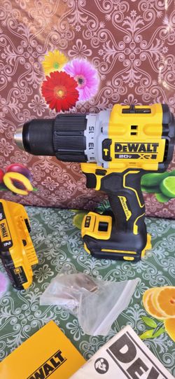      DEWALT 
20-VOLT MAX XR LITHIUM-ION BRUSHLESS CORDLESS  1/2 IN. HAMMER DRILL WITH  (1)2.0AH BATTERY 