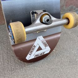 PALACE SKATEBOARD