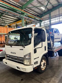 Isuzu NPR tow Truck V8