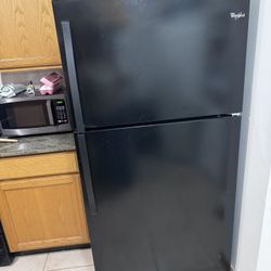 Whirlpool 20.5 Cu Ft Black Finish Refrigerator 