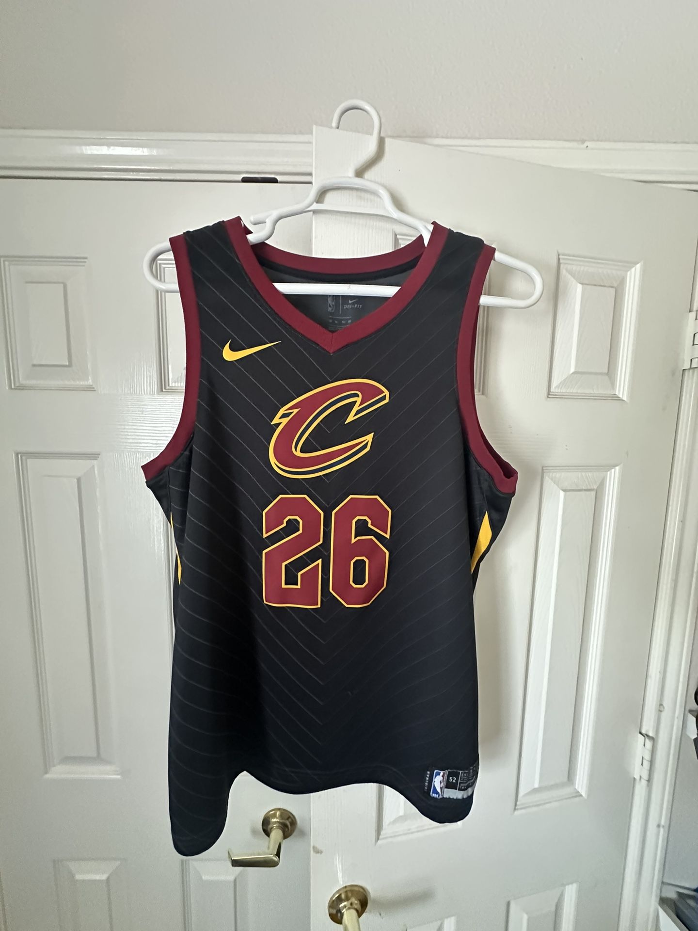 Xl NIKE CAVS JERSEY 