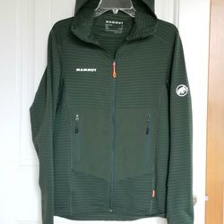 MAMMUT Mens Small FLEECE Lined Inside LIGHTWEIGHT fleece is essential for all-season exploration. 