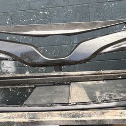 2018-2020 Toyota Camry L / LE / XLE Front Bumper 