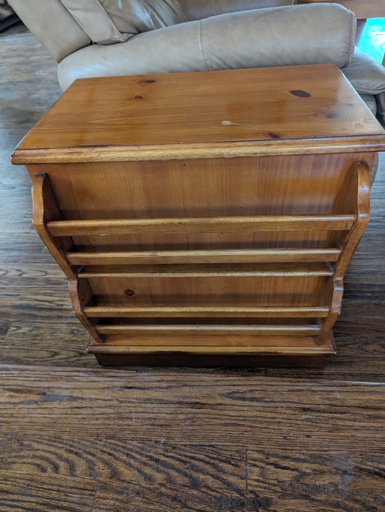 Coffee Table With Storage Drawers And Magazine Rack.