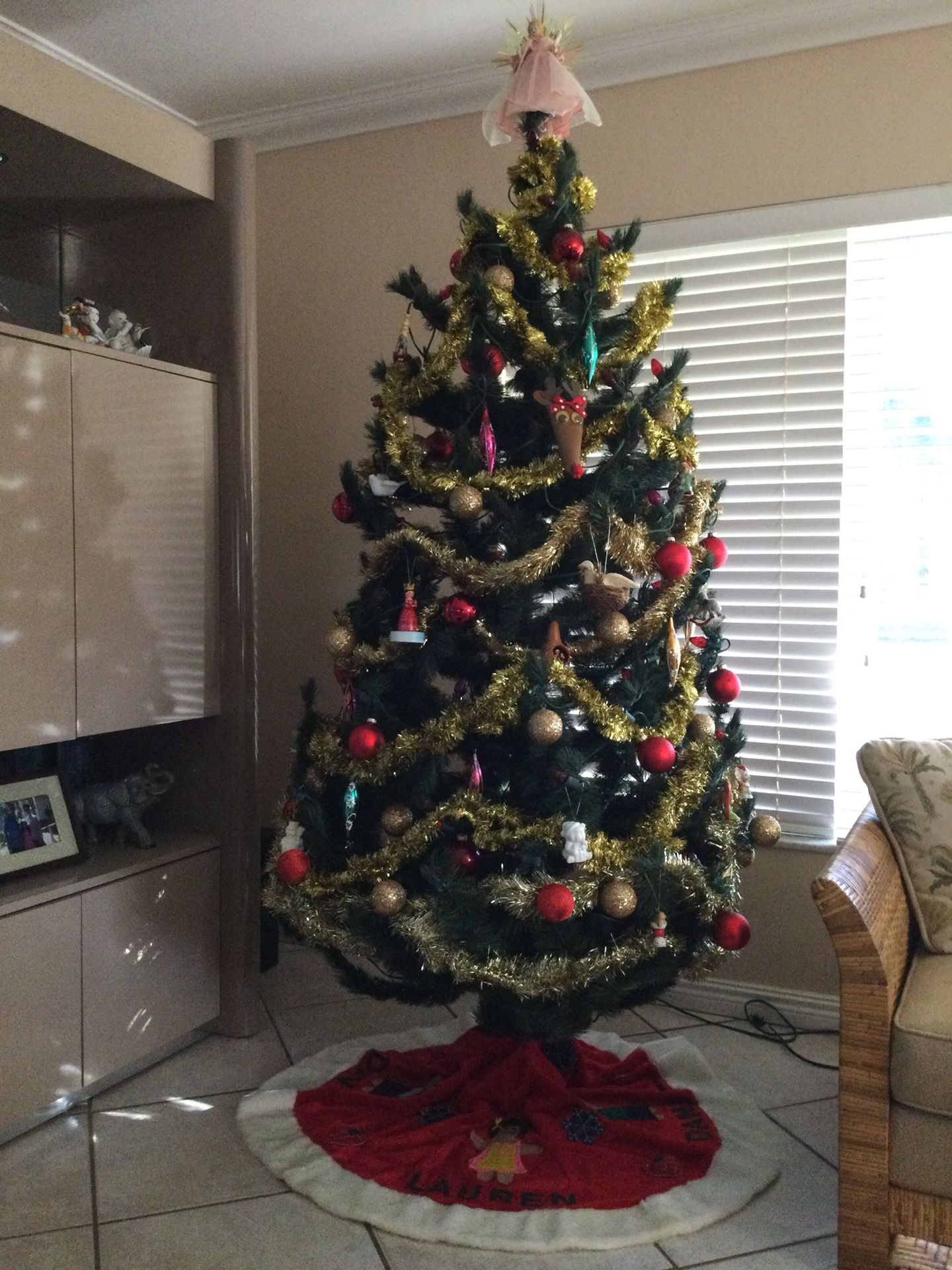 RARE VINTAGE BOTTLEBRUSH 7.5 FOOT ARTIFICIAL CHRISTMAS TREE
