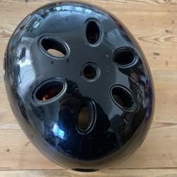 Black Skateboarding Helmet 