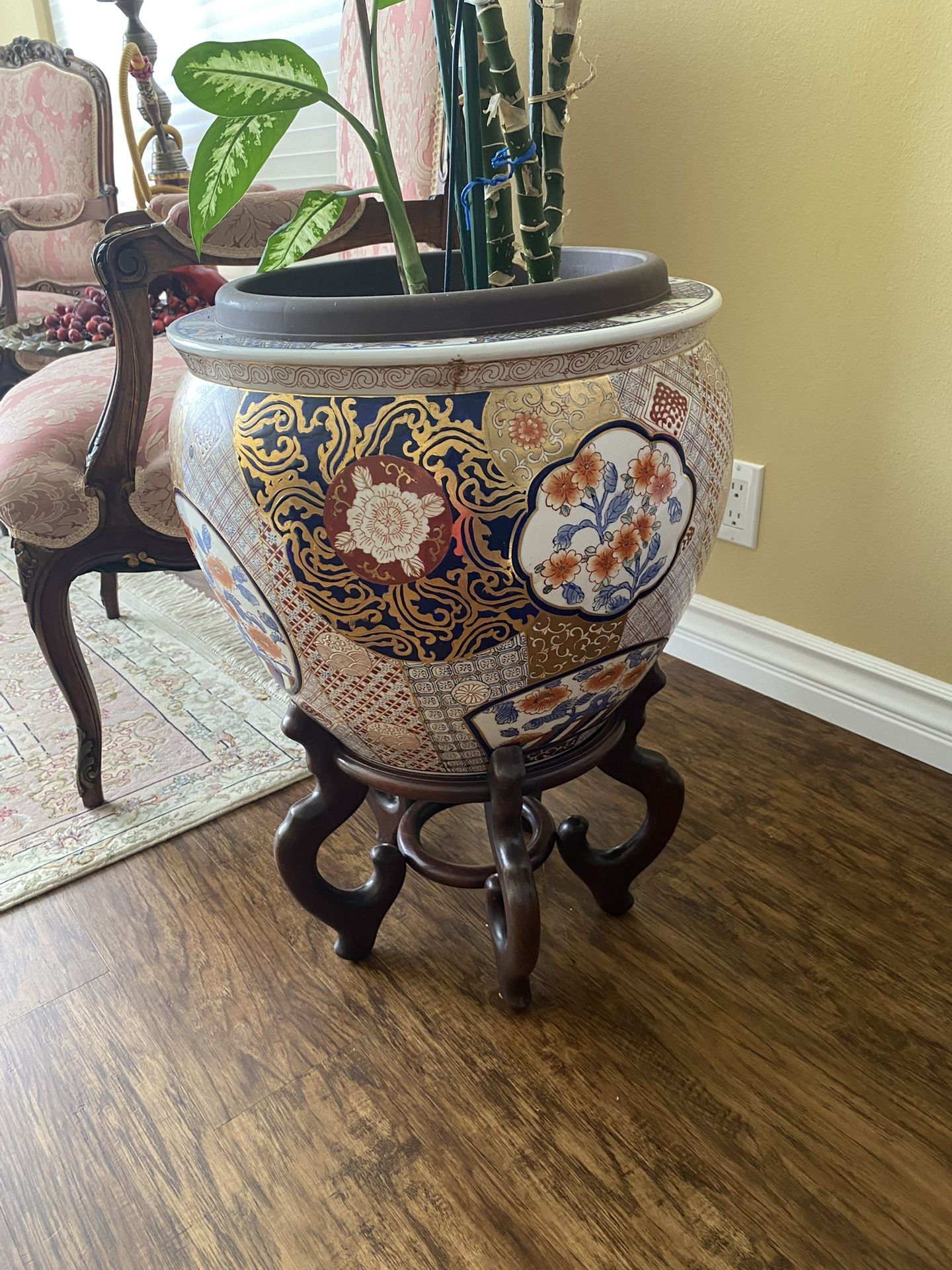Chinese Big Pot With Wooden Stand