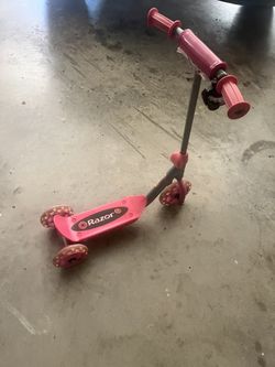 Girls 3 Wheel Scooter