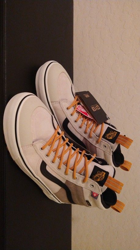 Men's VANS SK8-HI MTE-2 Boot Size 9.5 NEW