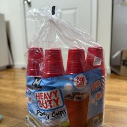 Red plastic Disposable Cups 18 Oz. 240 Ct