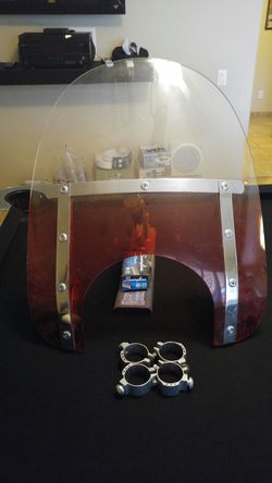 Motorcycle windshield