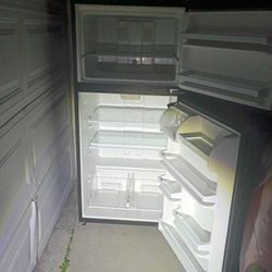 Apartment Size Refrigerator Works Very Well