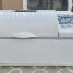 Zojirushi Home Bakery BBCC-V20 Bread Maker Machine 2lb Double Paddle