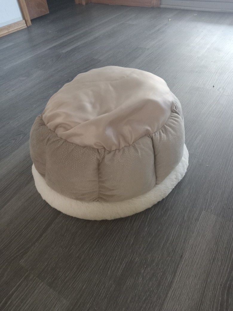 Plush Cat Bed