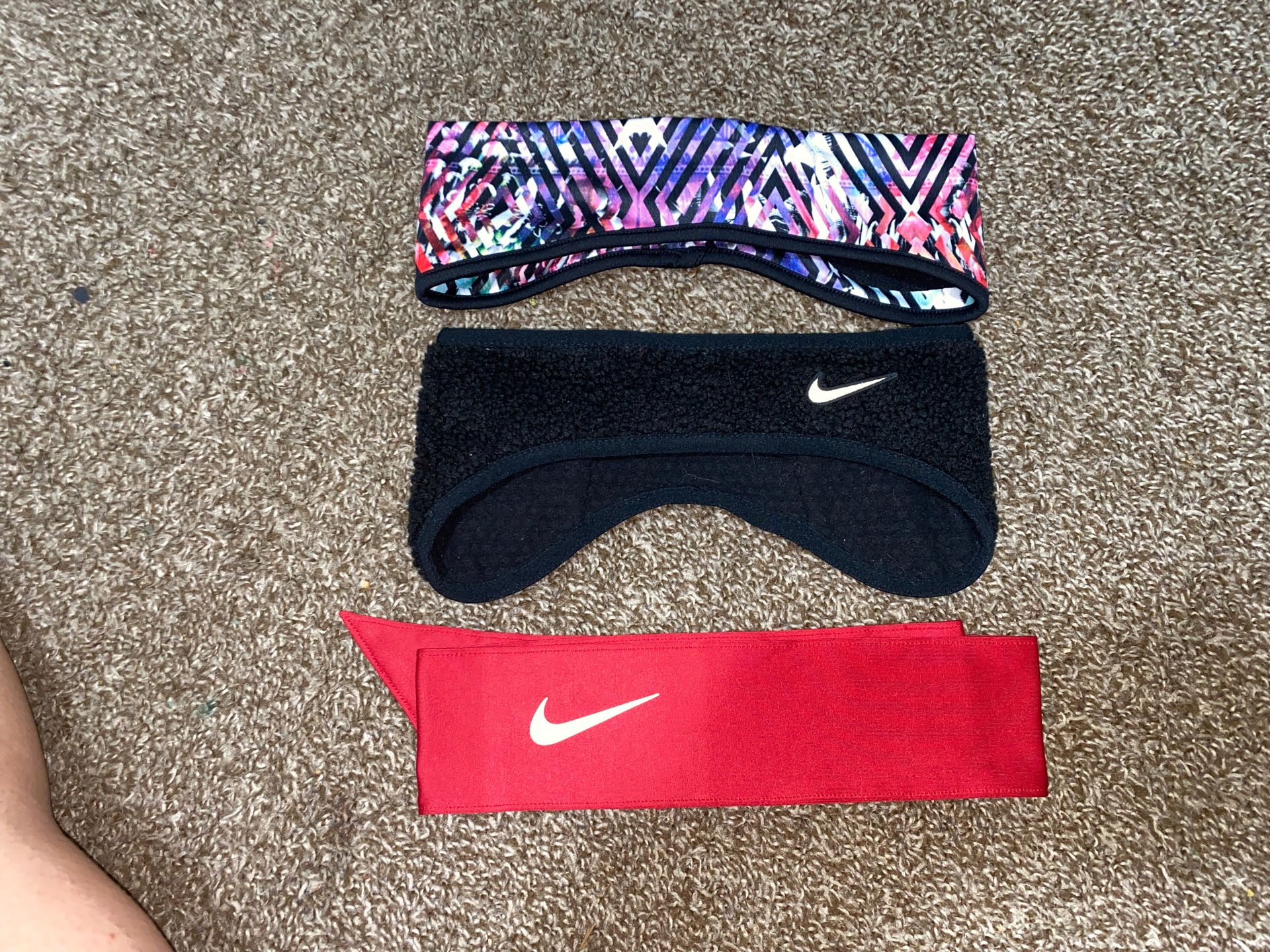 NIKE HEAD BANDS...and SEIRUS HEAD BANDS... PINK VS SCARF AND HAT THAT COME TOGETHER❤️